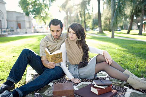 17-couple-reading-together-picnic-blanket-book-fall